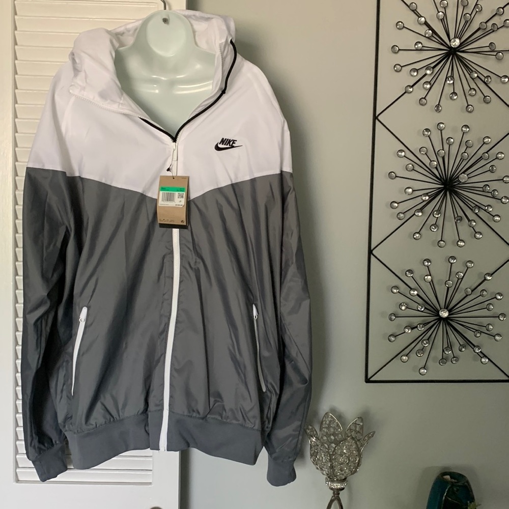 Men’s Nike Windrunner Windbreaker Jacket. Size XL-TALL. Grey and White. New.